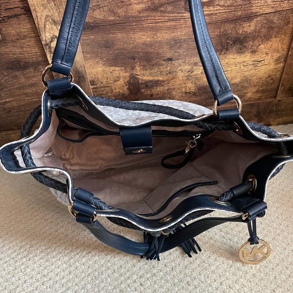 Michael Kors Jet Set tote - Picture 2 of 3